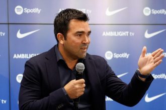 ديكو المدير الرياضي لبرشلونة